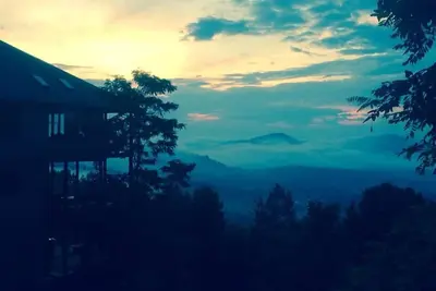 Image de Luxury Mountain Home Incroyable Views at 2700 ft. 4 restaurants / bars en 1. 5 miles!