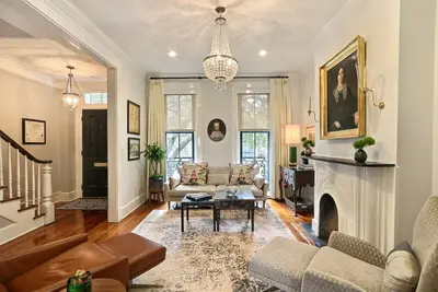 Une maison de ville élégante à deux pas de la place Pulaski!