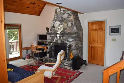 Image de Maison moderne au bord du lac - intimité, terrasse, quai et cheminée pour 8 personnes