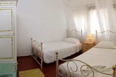 Image de Villa isolée avec piscine chauffée et vues sur la montagne et l'océan