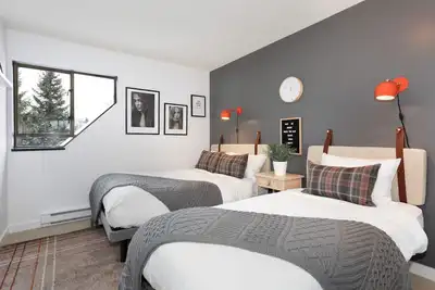 Image de 3Br T-house: PrivateHotTub, Local à vélos sécurisé, Parc gratuit