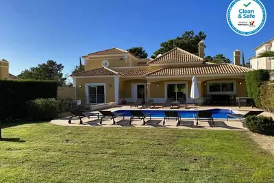 Luxe Beach Villa spacieuse, avec piscine privée et vue sur la mer