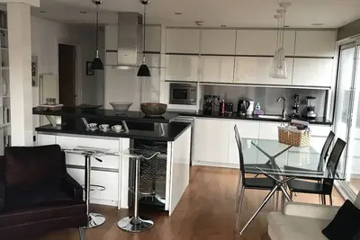 Image de Penthouse 2 chambres cool, avec une terrasse de 40 m², une vue imprenable sur la ville