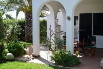 Image de Casa Il Sole. Unifamiliar adosada casa con jardĂn. Cap D'Artrutx, Menorca.