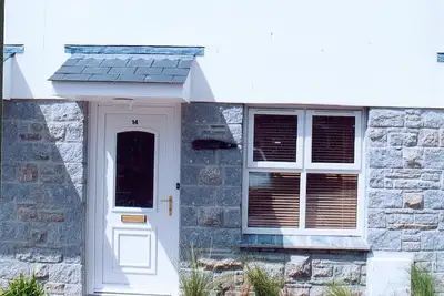 Image de Driftwood Cottage, village de Porthleven, 2 chambres, Wifi, parking.