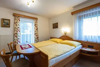 Image de Chambre double avec douche, toilette et petit-déjeuner - Bleiweis-Zehentner, maison d'hôtes