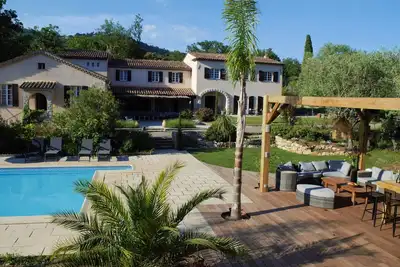 Image de Superbe Mas provençal Rénové - 11 chambres - 20 couchages - proche Cannes -