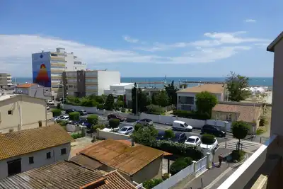 Image de Appartement, vue sur la mer avec terrasse à 50m de la plage, grand garage.
