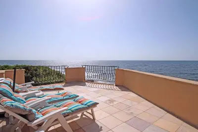 Image de Le Bateau - 4 personnes - Pieds dans l'eau - Plage - Climatisation - WiFi - Sainte Maxime