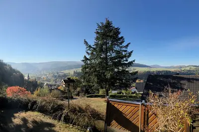 Image de maison de vacances calme et confortable avec cheminée, barbecue et vue fantastique<br>