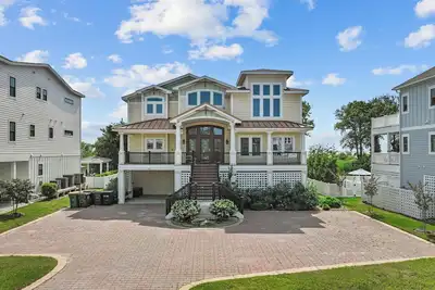 Image de Signature Series - Maison 8 chambres Soundfront chargée