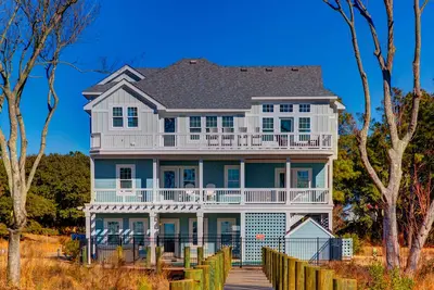 Image de Série Signature | Baleine Midas | Corolla | Soundfront | 6 chambres | 14 couchages