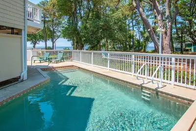 Image de Série Signature 5 chambres Beaut avec accès au pavillon, à la piscine et au tennis