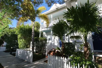 Coral Lagoon 🐟 Beautiful Canal Front, Assigned Dock, Private Pool, Pet Friendly