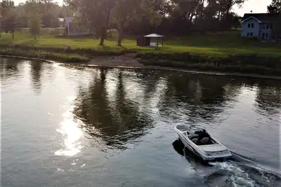 Image de Propriété privée au bord de la rivière sur 2 acres - Vues imprenables sur la rivière!