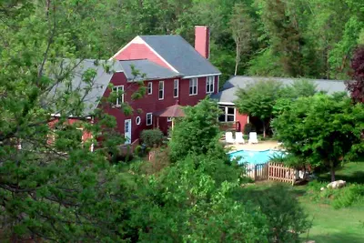 Image de Ferme Hidden Hollow - Piscine; Game Rm; Vignobles; 45 min. à Dc, Riverwalk & Trails