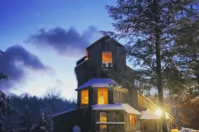 Image de Romantique, escapade entre adultes près de Stowe & Smugglers, sentiers privés, bain à remous