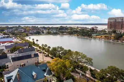 Image de Quartier historique de Charleston sur le lac Colonial, près de la batterie