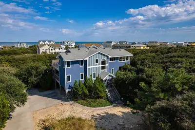 Image de Superbe 5 Bdrm w / vues panoramiques sur l'océan, à 3 minutes de la plage