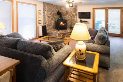 Image de 5 Lark-Sunriver, Oregon: bain à remous, climatisation, barbecue, WiFi, Sharc Aquatics, Tubing Hill, mont. Baccalauréat, Golf, Rivière Deschutes, Tennis, Pistes cyclables