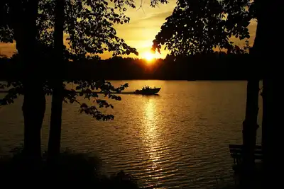 Image de Domaine privé au bord du lac sur la péninsule de 8 acres