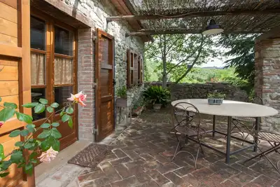 Image de hébergement merveilleux dans un endroit absolument calme, avec un immense jardin