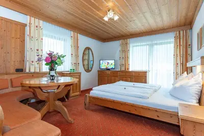 Image de Chambre familiale avec douche, Wc - Rohregger, Hotel Landhaus