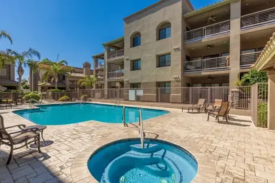 Image de Nouveau! Magnifique condo! Piscine chaufee! 6 couchages - Super emplacement!