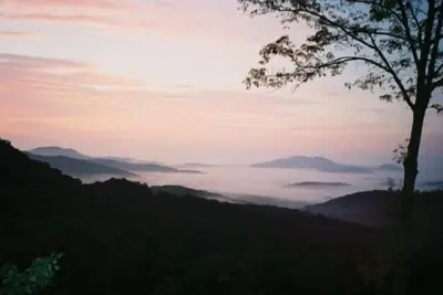 Image de Wolf's Peak Lodge sur 7. 5 acres avec vue sur 3 États
