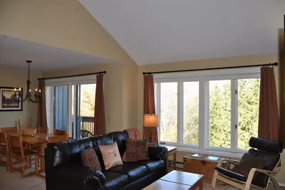 Image de Ski-In / Ski-Out, Condo Sugarbush au dernier étage (Snow Creek)