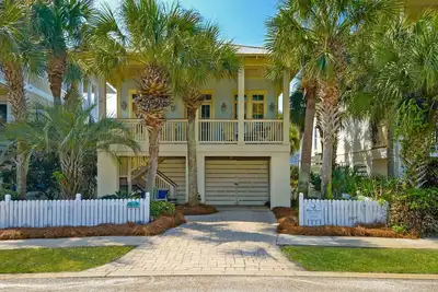 Image de Blue Moon - Cottage de vacances vraiment spécial à Destin Pointe