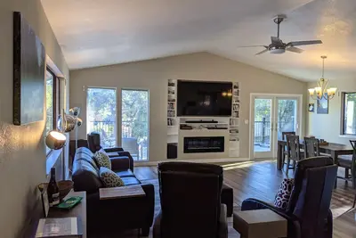 Image de Idéal pour les familles, Wi-Fi gratuit, salle de jeux, grande terrasse. près de Yosemite