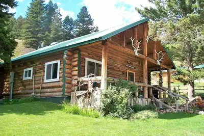 Image de Maison en bois rustique unique à Jardine, Montana