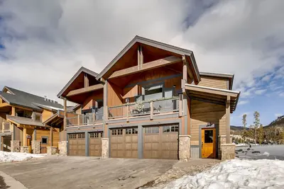 Image de Maison de ville 3br Keystone. Marchez vers l'une ou l'autre base.