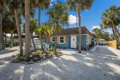 Image de Northshore Beach House près de Pine Ave, à l'extrémité nord de l'île Anna Maria