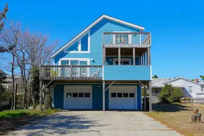 Image de Snorkel Un naufrage. . . Deux navires sont sur le fond juste à côté de la plage. Enjo