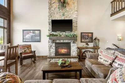 Image de Villa de luxe au bord du lac - MiniGolf - Rivière paresseuse - Grande piscine ~ 2Mi à la Ddc