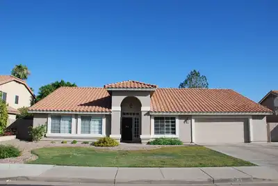 Image de Spacieuse maison immaculée de 3 chambres et 2 salles de bain