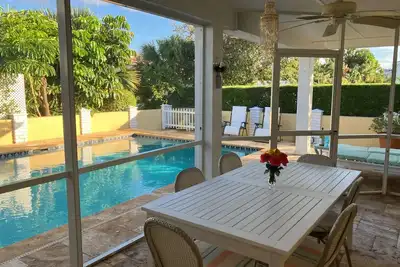 Image de Bungalow privé ensoleillé près de la plage