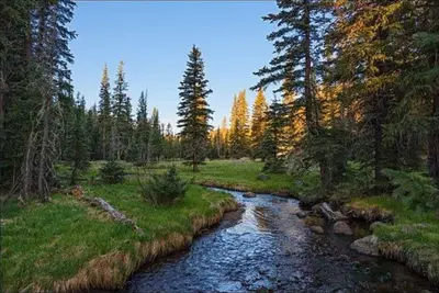 Image de Cabine 2 Chambres ~ (Tarifs RÉDUITS) Emplacement Parfait ~ Piscine INTÉRIEURE Et Baignoire ~ Dormants 6 ~