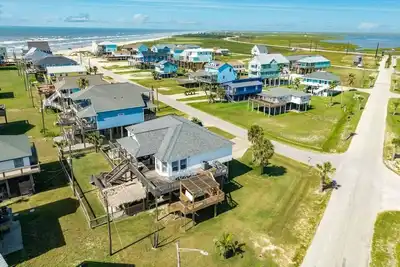 Image de Chic 'Captain's Quarters' Beach Accueil, vue panoramique sur la baie et le golfe!