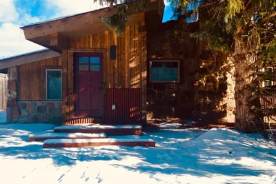 Image de Chalet de montagne de luxe moderne et rustique