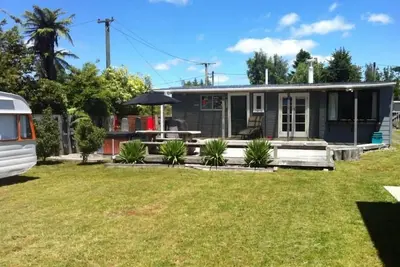Image de Kokopu Lodge - Korari Cres (avec piscine spa)