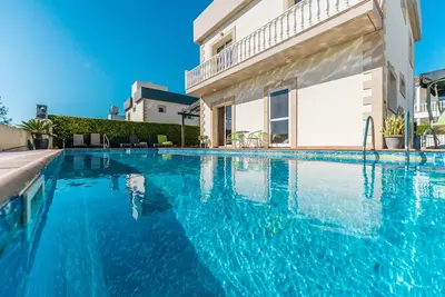 Image de Villa 3 chambres Nr Nissi Beach et Sandy Bay. Piscine privée, vue sur la mer, WiFi gratuit / télévision britannique