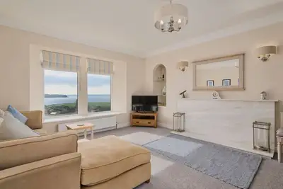 Image de Grand appartement avec une vue imprenable, situé dans 4 acres - famille et un chien