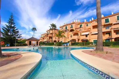 Image de Delux Duplex penthouse apartment view Pool & La Duquesa Golf -2 min walk beach