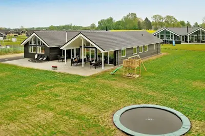 Image de Maison de vacances pour 18 a Bogense