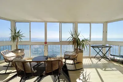 100 m2 above the Mediterranean, high-end apartment