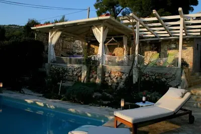 Image de Elu Fleur du tourisme 2018 pour la meilleure maison de vacances sur la cĂ´te croate