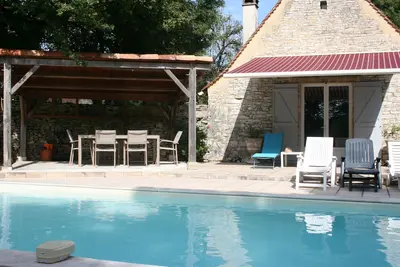 Image de Ancienne bergerie rénovée, au calme, aucune promiscuité, avec piscine chauffée.